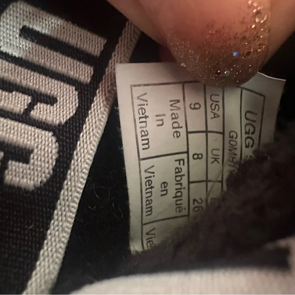 UGG Fluff Yeah Black Slipper Furry Kids 9 Slip On Sandal Logo Back Slide
